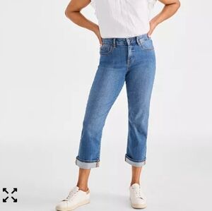 Style & Co. Curvy Mid - Rise Capri Jeans. Size 18W